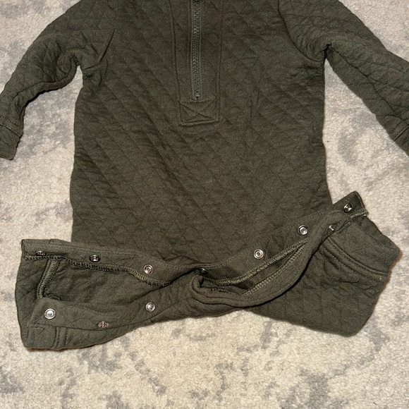 Unisex Long-Sleeve Quilted One-Piece for Baby - Picture 2 of 9